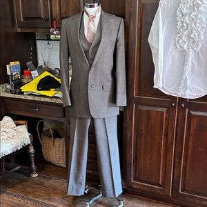 Vtg Men's Sz 39R Classic Gray 3pc Suit GVC